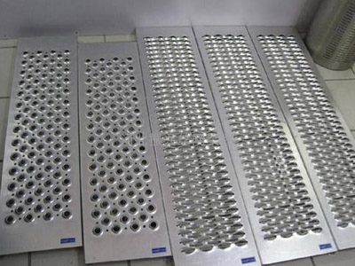 平台踏板-大连鑫盛源丝网制品有限公司图片2