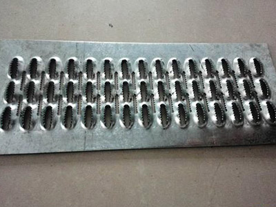 平台踏板-大连鑫盛源丝网制品有限公司图片3