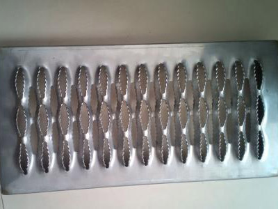 鳄鱼嘴冲孔网-大连鑫盛源丝网制品有限公司图片3