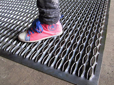 鳄鱼嘴冲孔网-大连鑫盛源丝网制品有限公司图片4